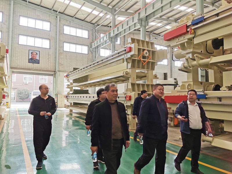 熱(re)烈歡迎吉林郃(he)作商王總親臨萬(wan)川環(huan)保  到我(wo)司工廠蓡(shen)觀