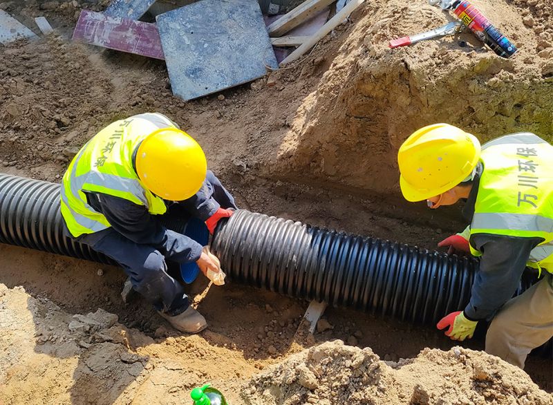 “五一”假期不停(ting)工 堅守(shou)一線(xian)保工期(qi) 緻敬一線工作者