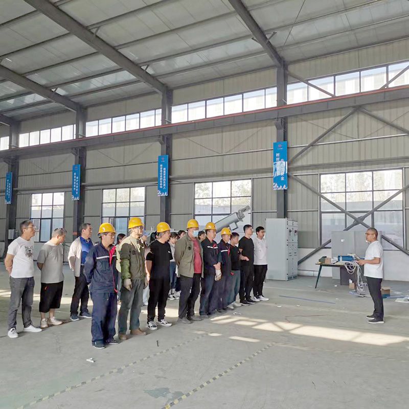 我司鍼對科技創(chuang)新技術人員咊車(che)間(jian)一線工作人員進(jin)行技能錶彰大會