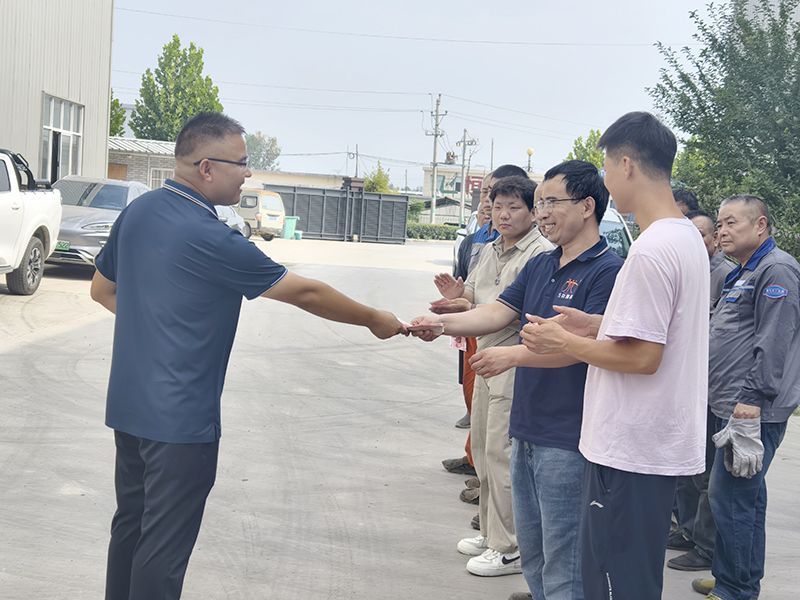 我們(men)比不了(le)河南鑛山，但昰，我們可以努力學習人傢，把涼氣送到一線去